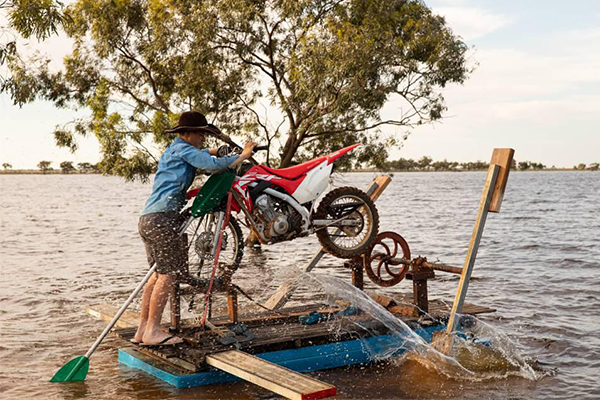 Article image for Teenager builds makeshift boat in flood-ravaged NSW