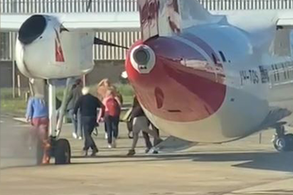 Article image for WATCH | Qantas plane catches fire