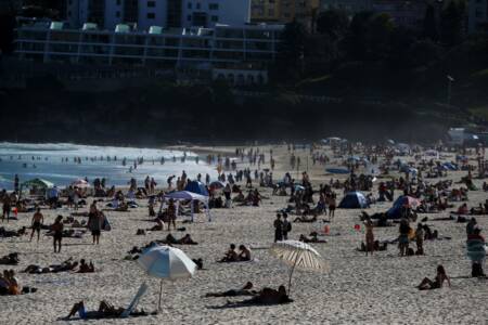 Temperatures are soaring in NSW, what can we expect for the rest of autumn?