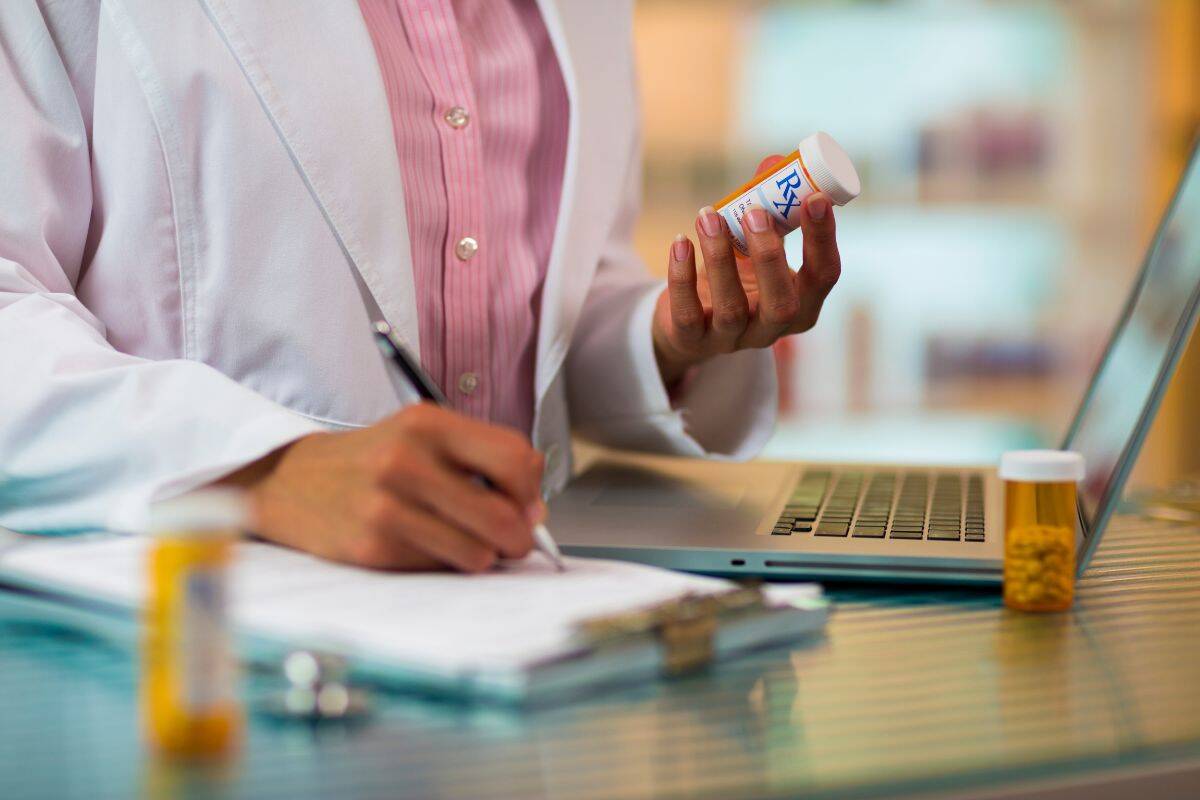 Article image for Should online prescription services be regulated? Top experts weigh in