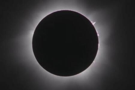 Hybrid solar eclipse stuns onlookers