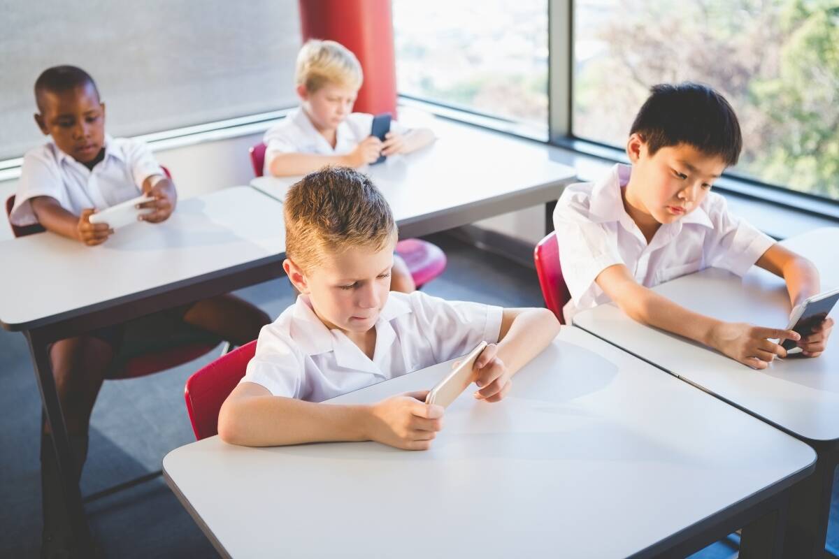 Article image for Schools are back as NSW sees first day of mobile phone BAN