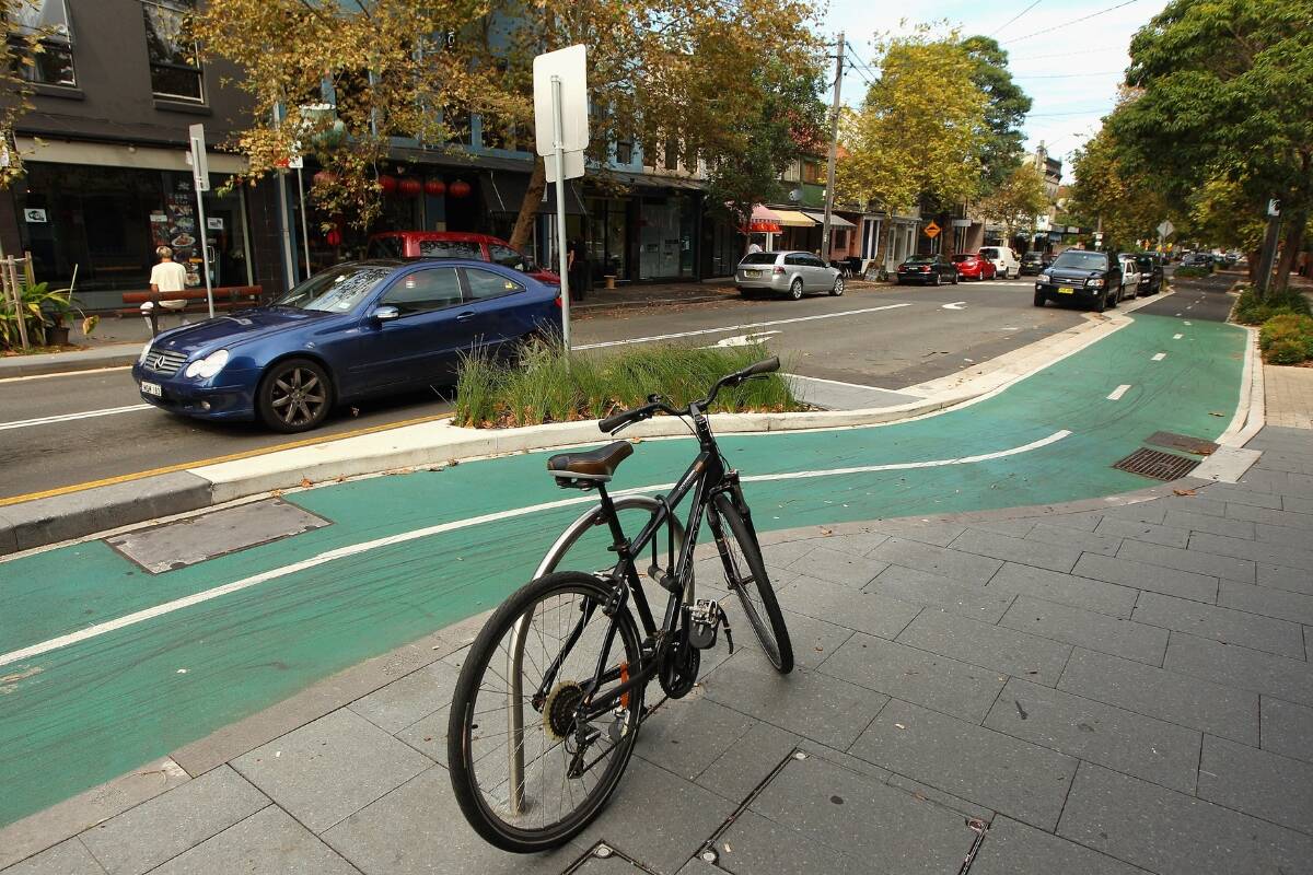 Article image for Cyclists lobbying for ability to ride on the footpath in Sydney