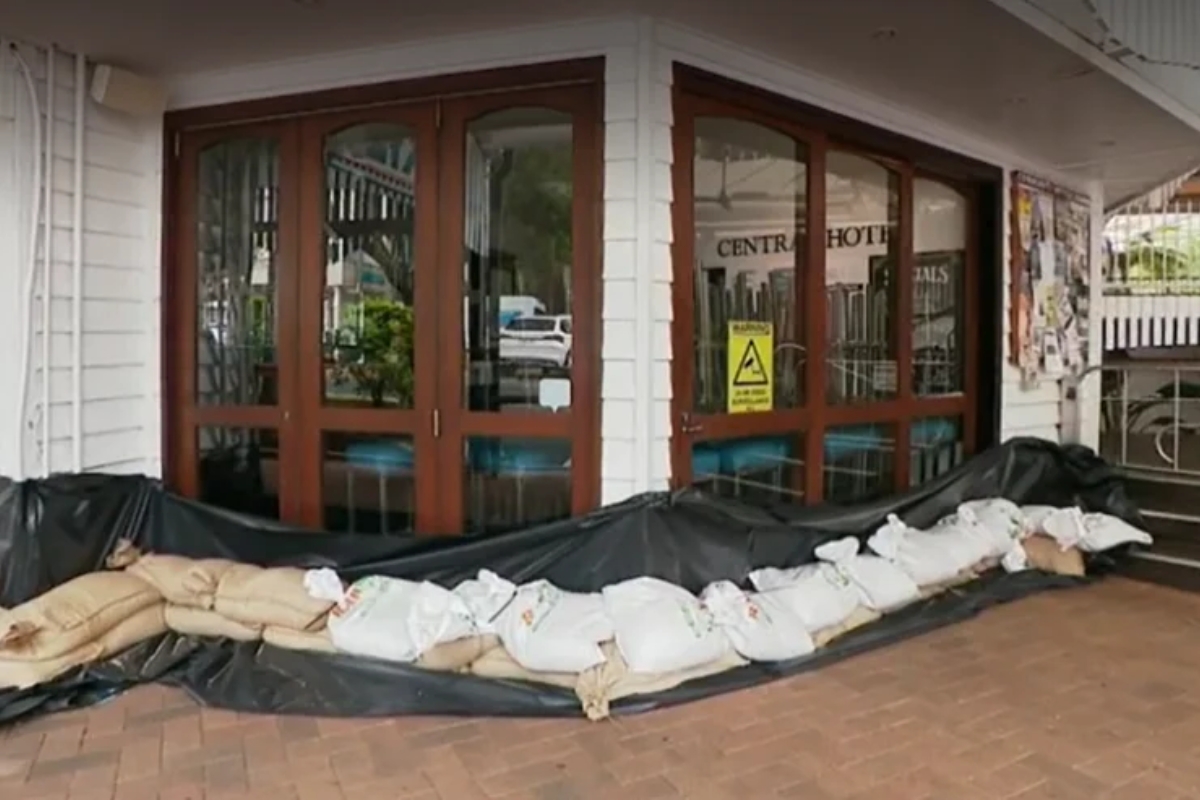 '500mm of rain in 24h' - Tropical cyclone Jasper predicted to strengthen