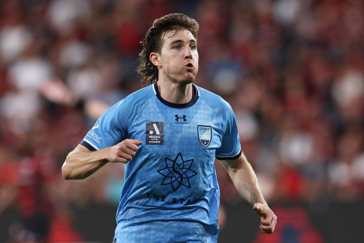 Article image for Max Burgess reveals new manager’s push for “biggest club” mentality at Sydney FC