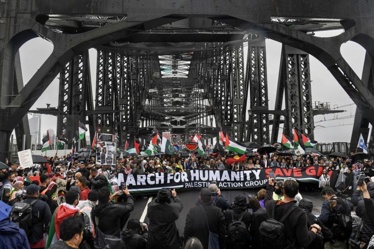 Article image for ‘Sets a precedent’ – 2GB listeners debate Harbour Bridge protest