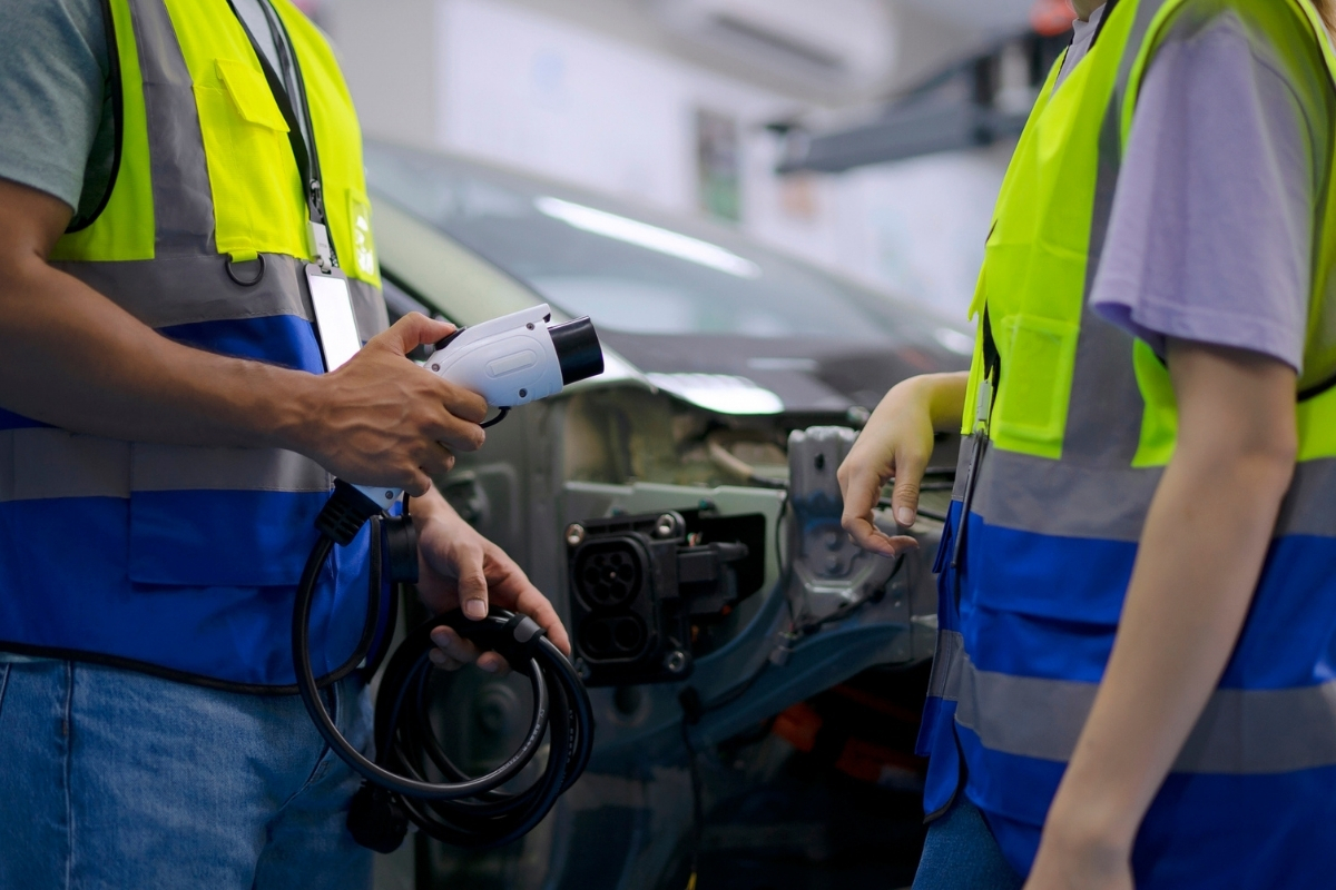 Article image for EXCLUSIVE – Backflip over new rules for mechanics working on EVs