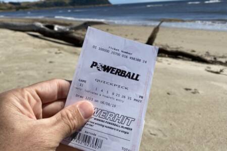 ‘Come forward’ – Hunt continues to find $100m powerball winner
