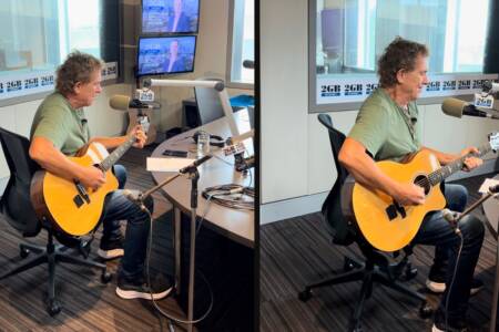 Legendary performer Ian Moss rocks 2GB with a in-studio performance