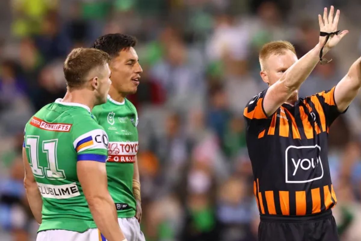 Article image for ‘You can’t sin bin players for celebrating’ – Gal hits out at Hudson Young sin-binning