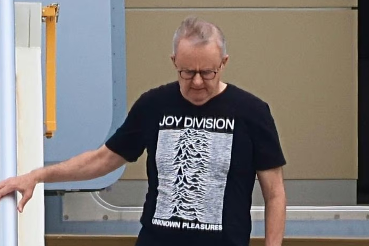 Article image for ‘He was warned’ – Anthony Albanese under fire over controversial shirt