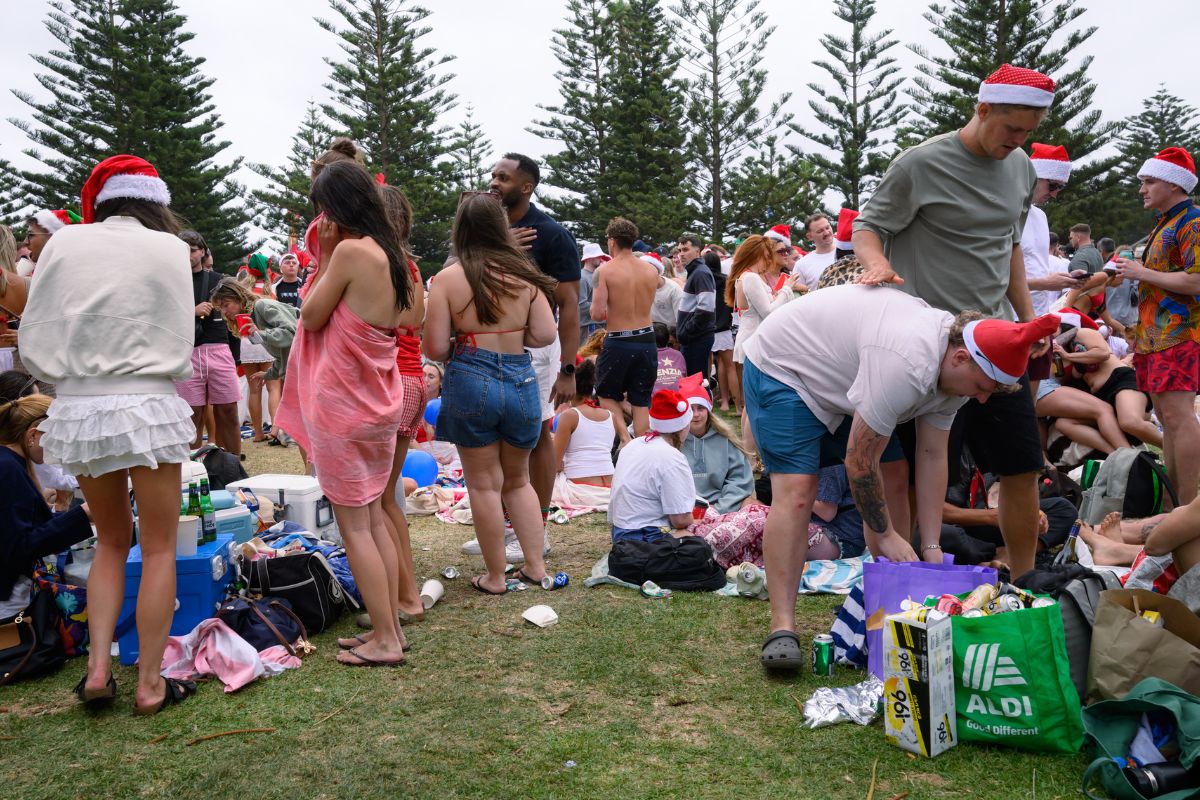 Article image for ‘Bit of a pigsty’ – Randwick Mayor reacts to backpackers ditching Bronte Beach for Coogee