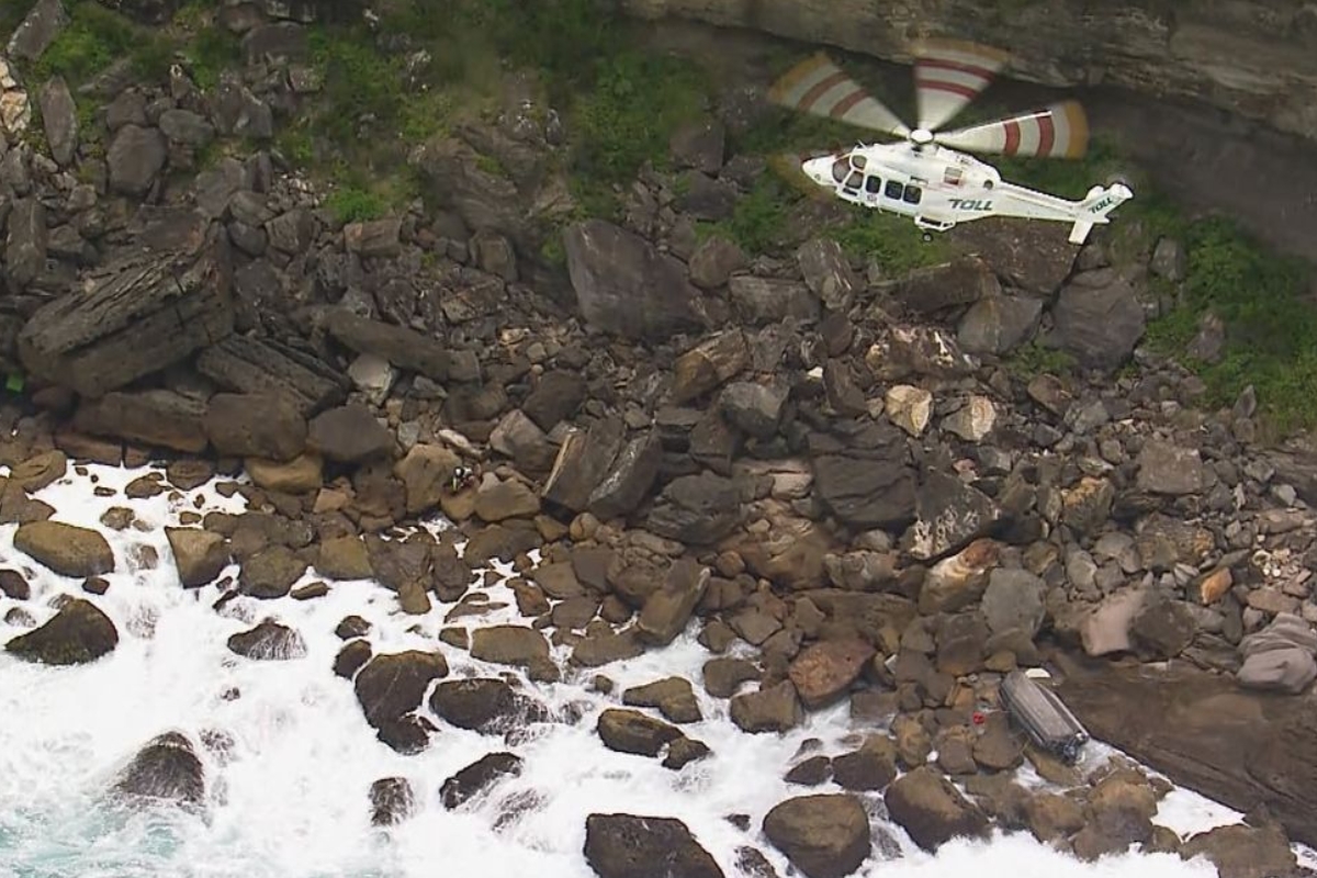 Article image for Rescue crews search for missing teenager after fatal boat capsize