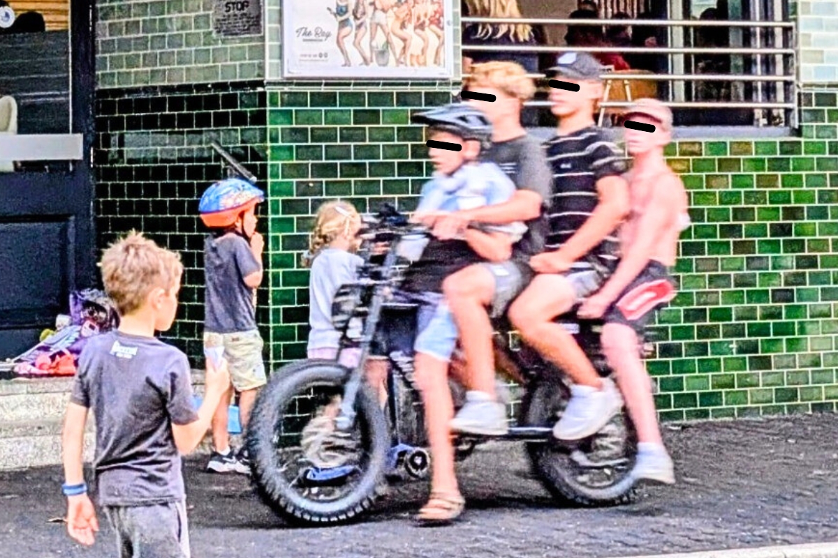 Article image for ‘Couldn’t believe it’ – Listener snaps photo of 4 kids on 1 electric bike