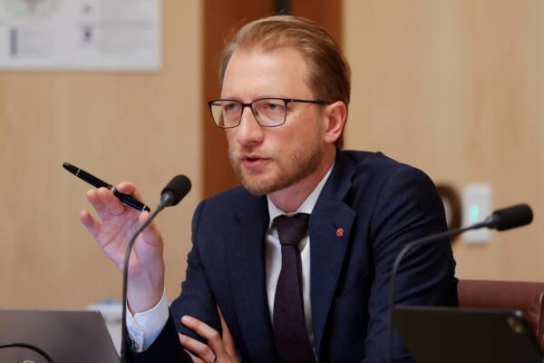 Shortsighted' - James Paterson slams the plan to sell ...