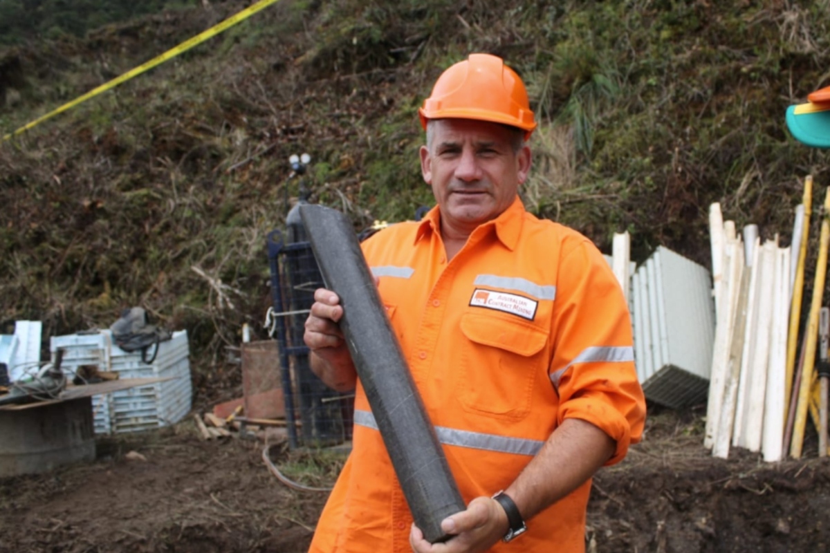 Article image for Augustus Minerals: Brand new gold discovery – and it’s in granite!
