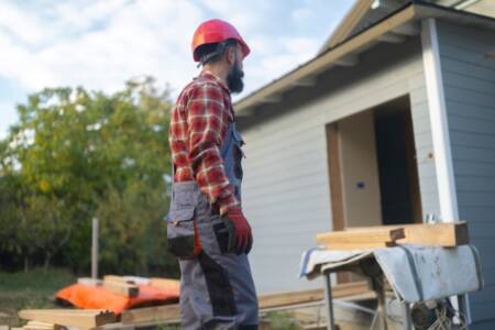 ‘Sitting in a Queue’ – Tradies forced to wait months for licence approvals