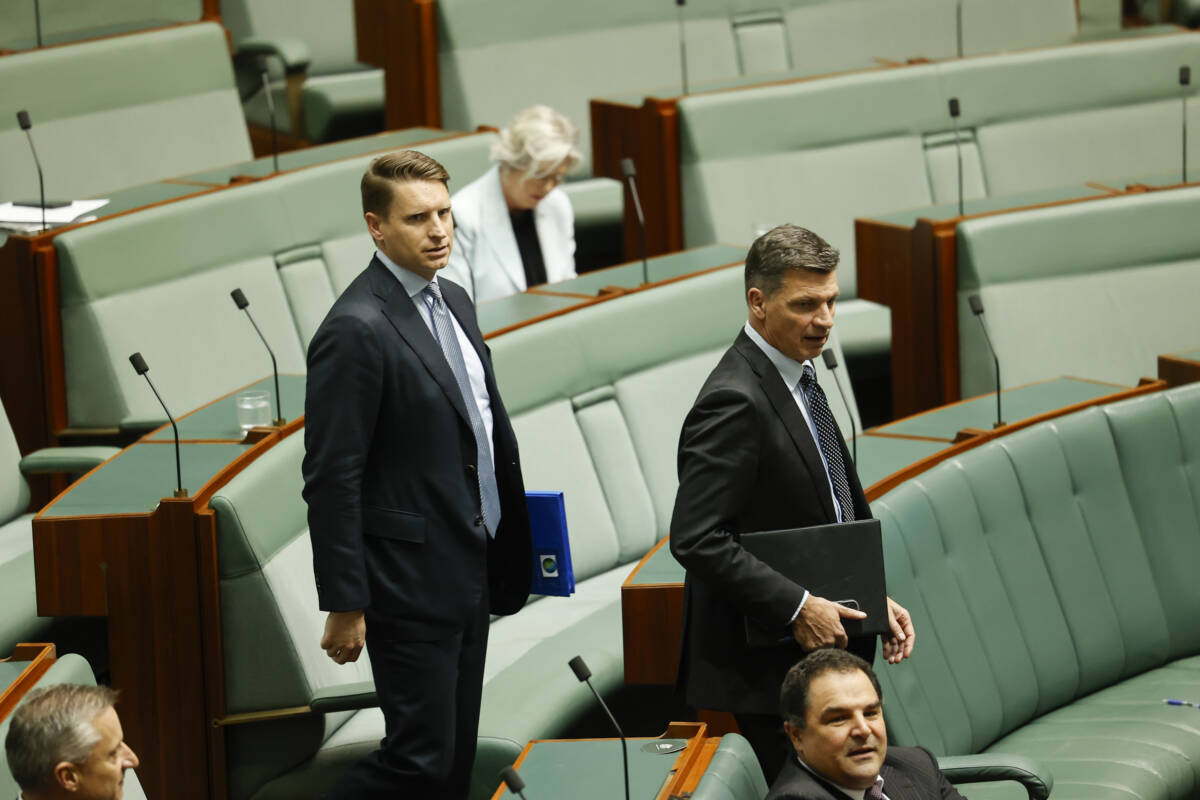 Article image for ‘They’re coming’ – Clinton’s big warning to Hastie and Taylor