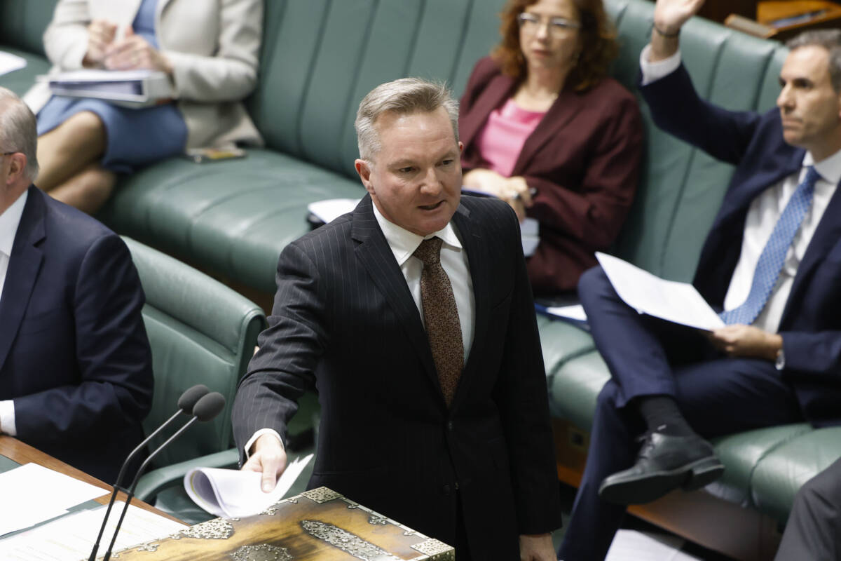 Article image for “Bowen’s masterstroke” – Clinton calls Energy Minister out over dumb plan