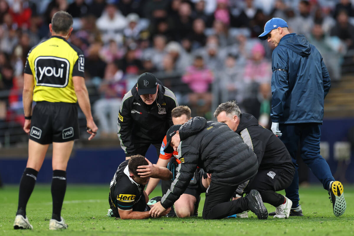 Article image for Cleary suffers horror leg injury as Crossland SENT-OFF